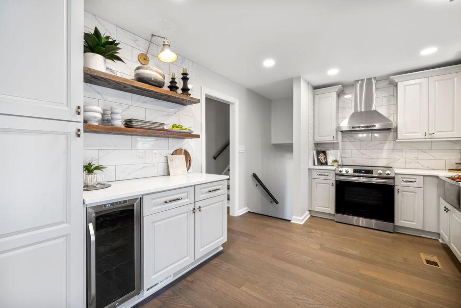 Styling Open Shelves in the Kitchen