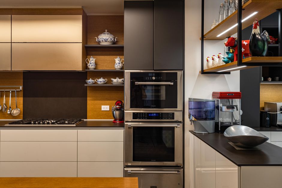 Styling Open Shelves in the Kitchen